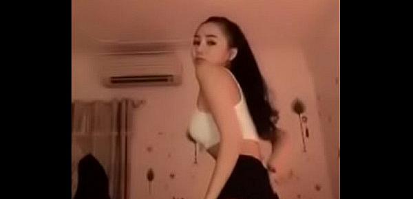  Thao meo of vietnam is belly dancing on BigoLive